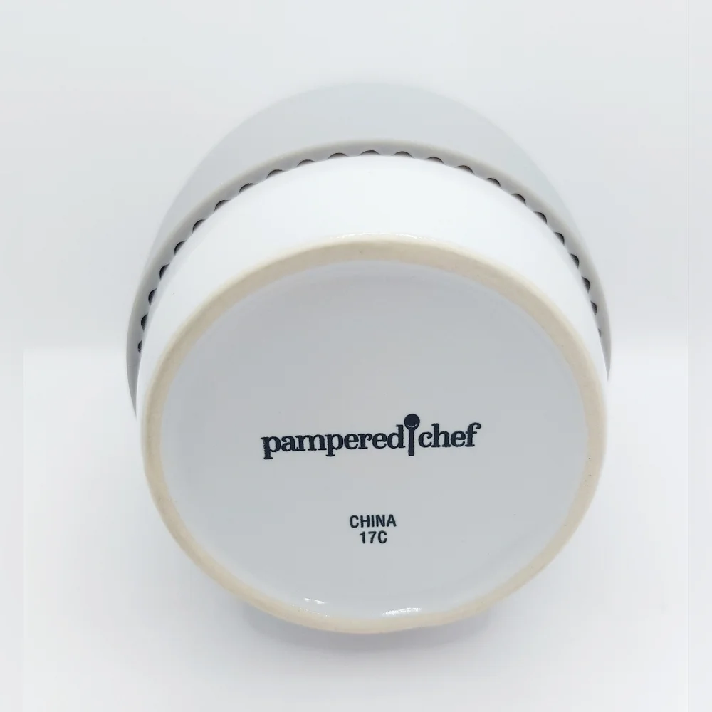Pampered Chef Ceramic Egg Cooker #1529 Microwave Egg Poacher w/ Original Box